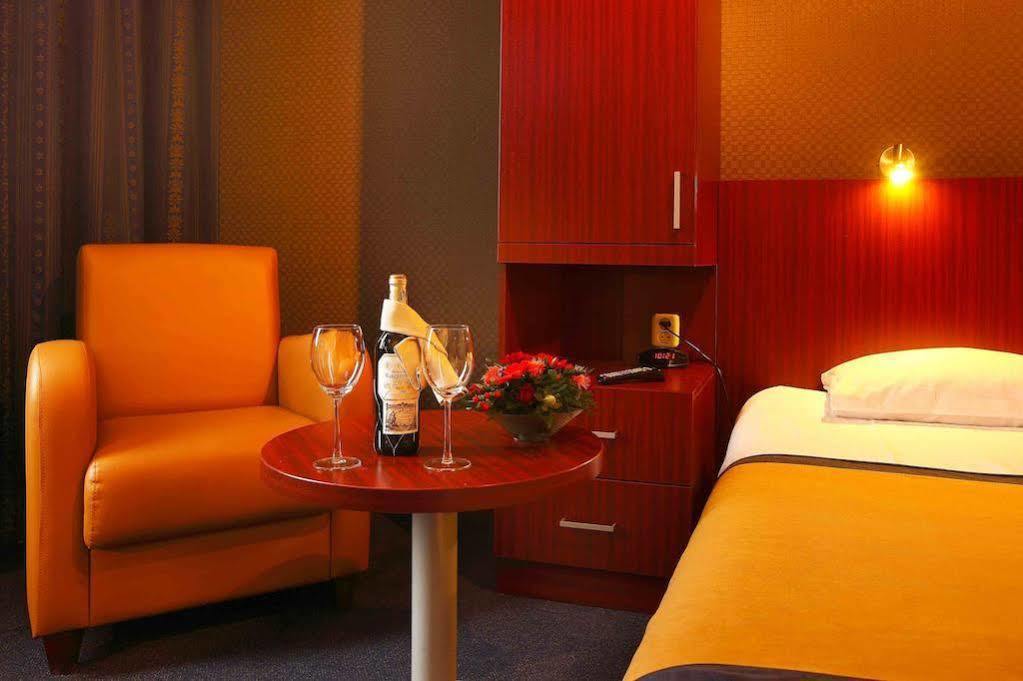 Hotel Parkzicht Veendam Eksteriør billede